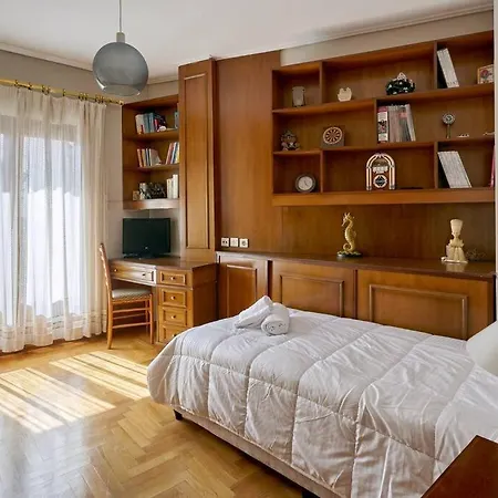R House Τρίκαλα