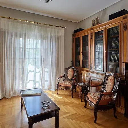 R House Τρίκαλα